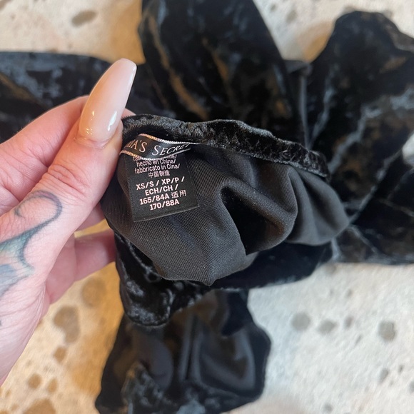 Victoria’s Secret long sleeve velvet super plunge body suit - Picture 6 of 6